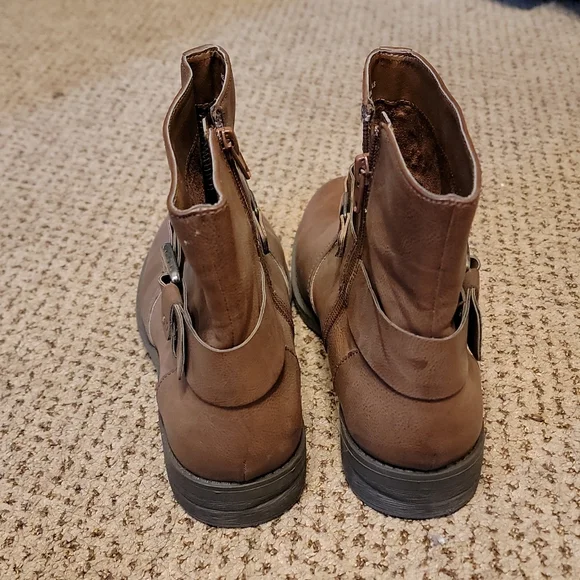 Like New Booties! | Relativity brand | Size 9 - Picture 5 of 6